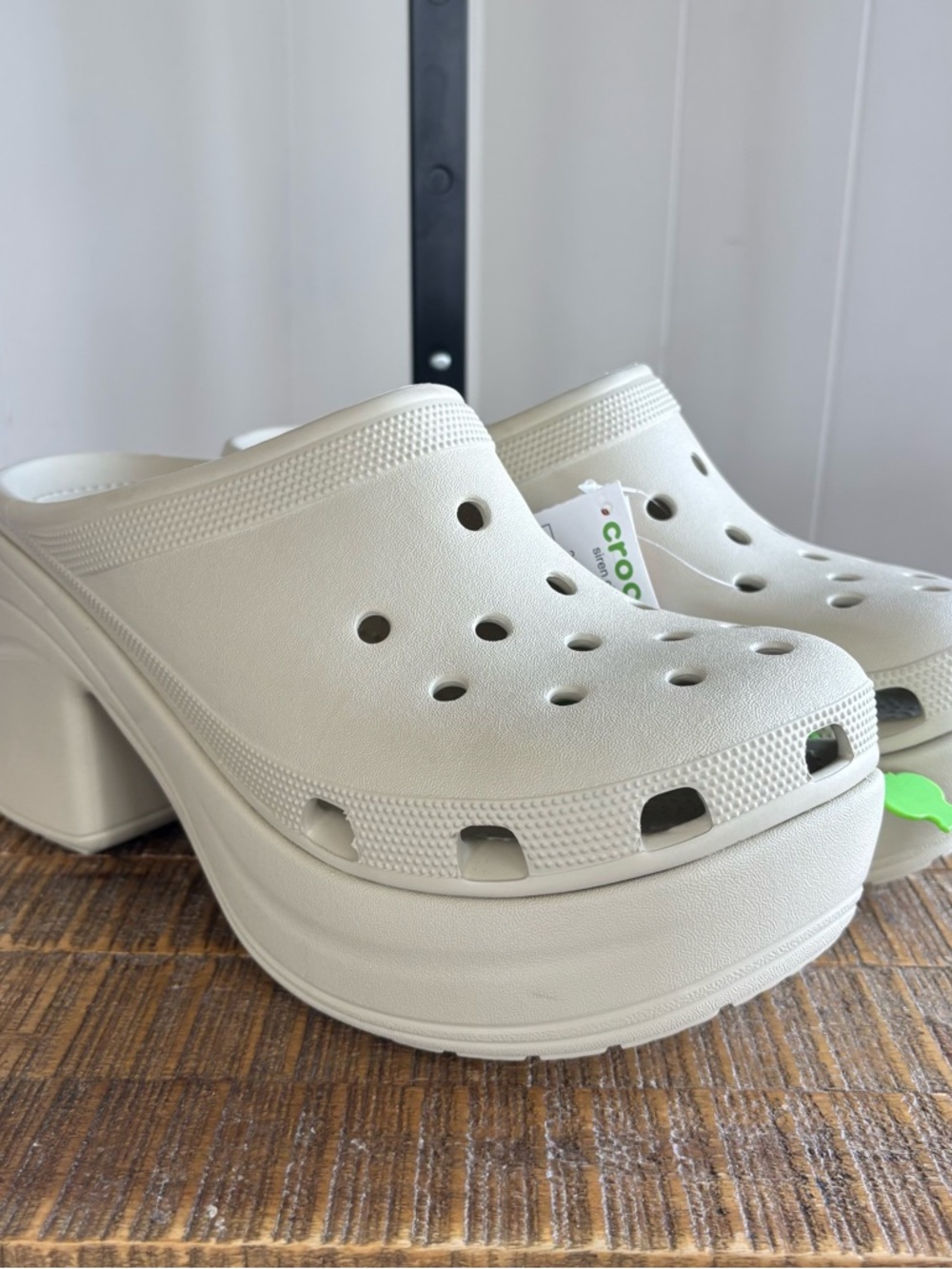 Crocs Unisex Cream Siren Clogs M10 W12 Beige Slip On Chunky Heels NWT Glamping